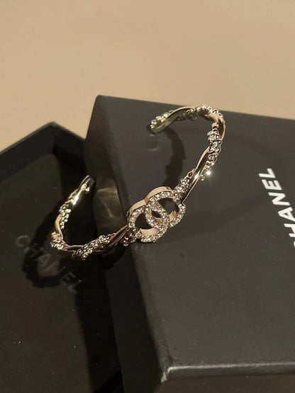 New semi-closed thin diamond bracelet