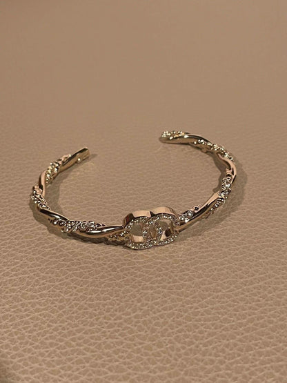 New semi-closed thin diamond bracelet