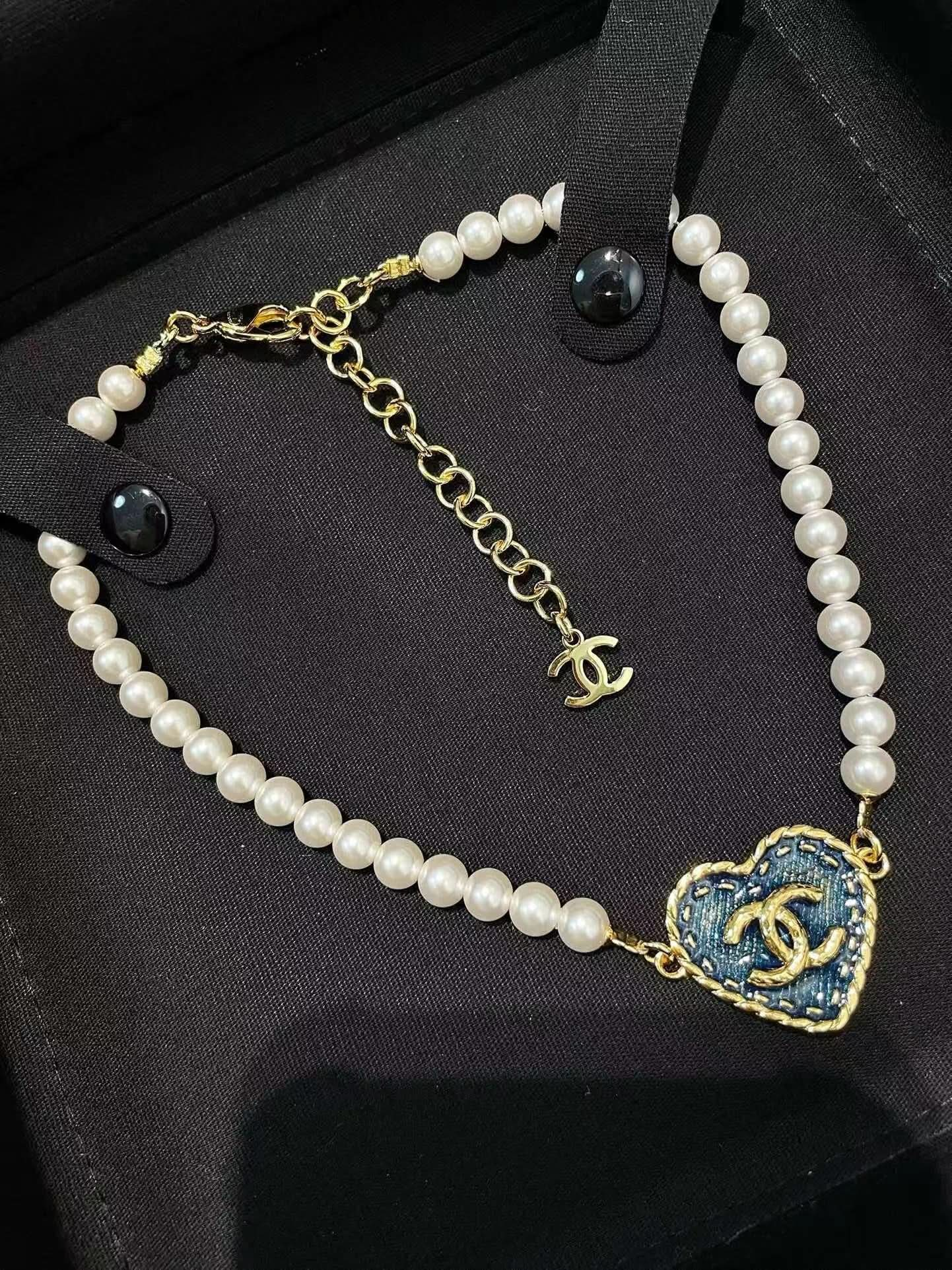 New blue heart-shaped pendant pearl necklace