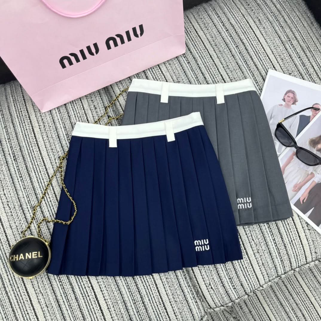 MIU embroidered contrast color pleated skirt