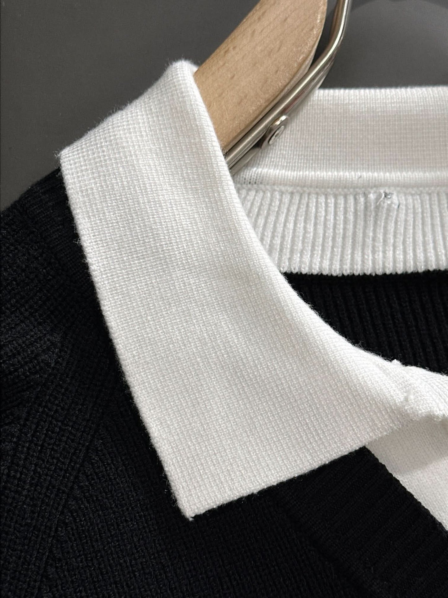 DIO contrast lapel sweater