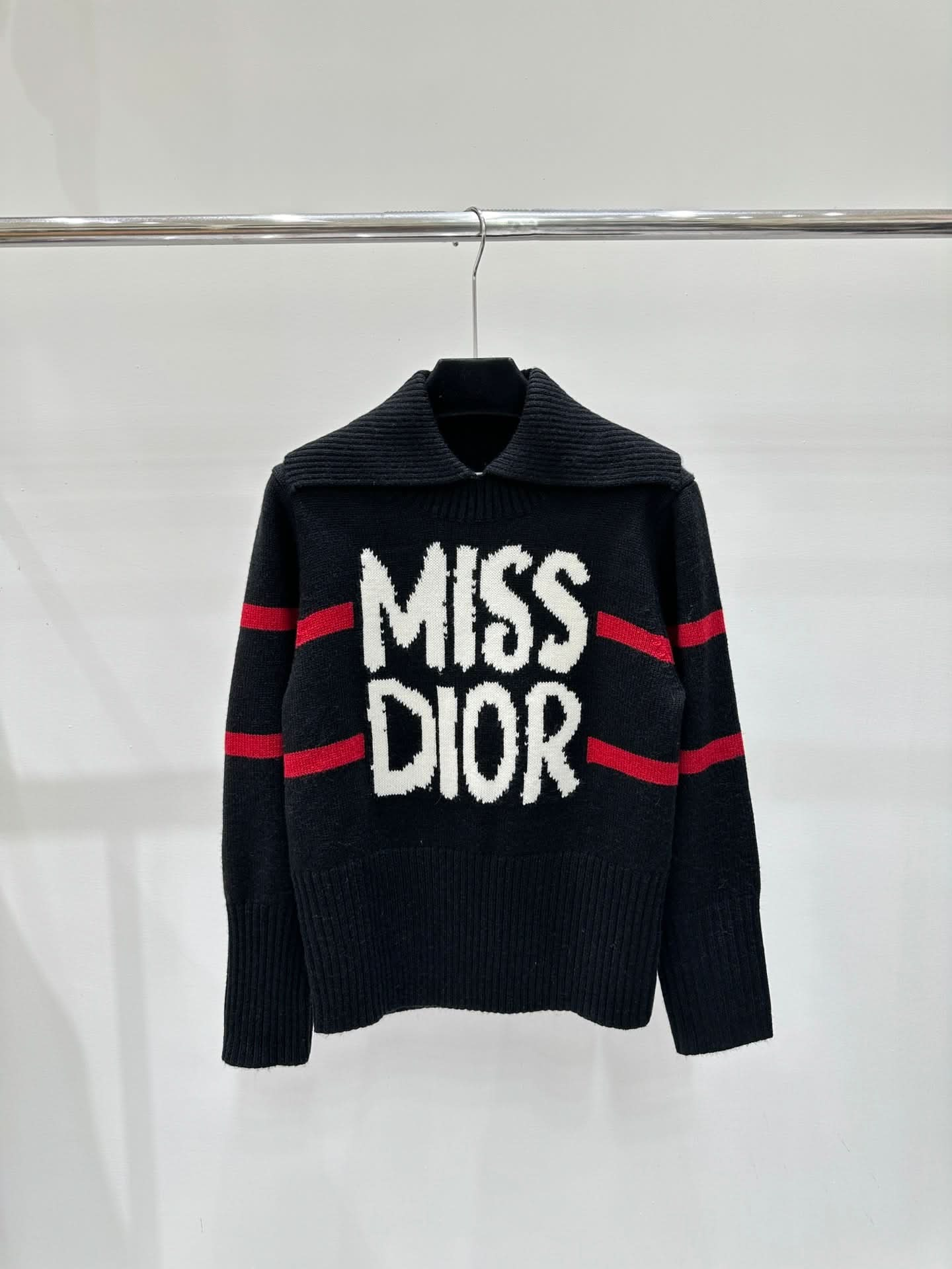 DIO Contrast jacquard lapel knitted sweater