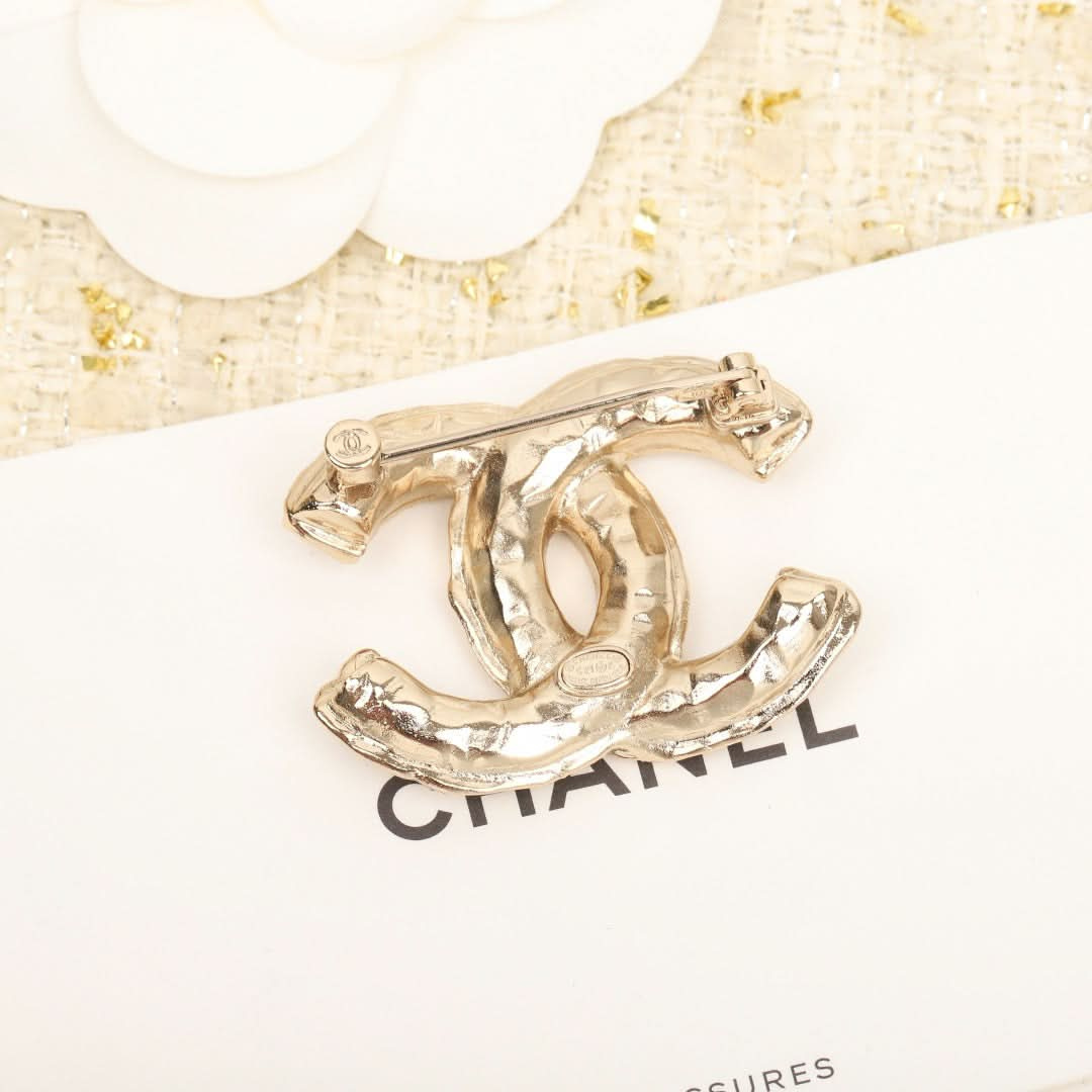 CHAN Brooch Elegance | A Timeless Statement of Sophistication