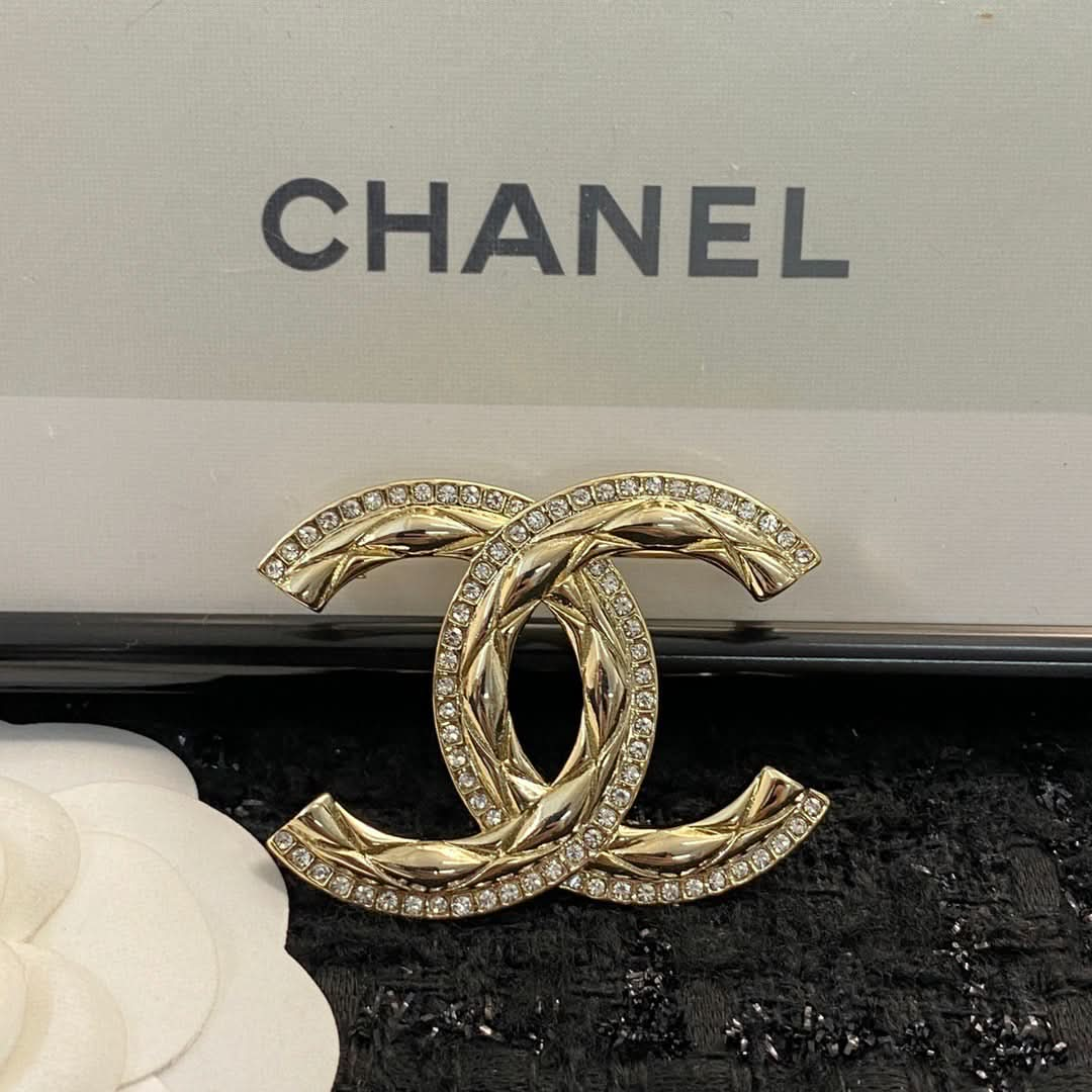 CHAN Brooch Chic | Classic Designs for Modern Elegance