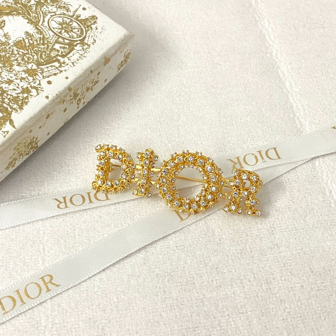 Dio Brooch Artistry | Express Your Unique Style with Grace