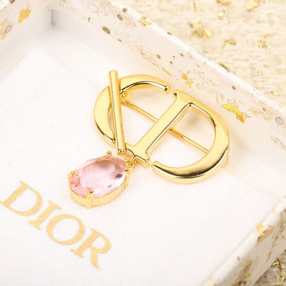 DIO Brooch Elegance | A Subtle Touch of Luxury