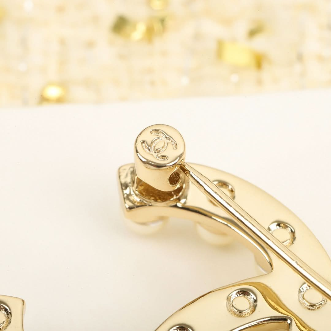 CHEN Brooch Statement | Timeless Charm, Effortless Style