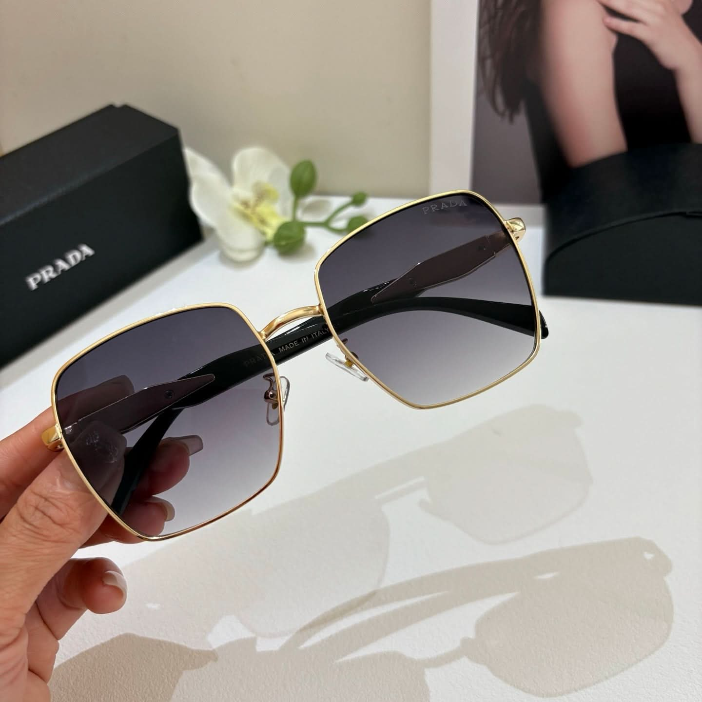 PRA Bold Oversized Sunglasses: Premium Glamour