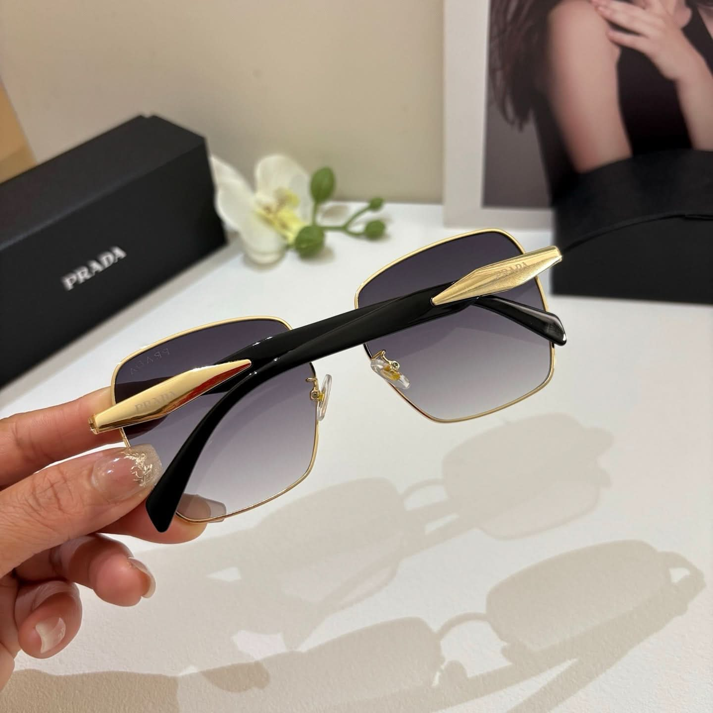 PRA Bold Oversized Sunglasses: Premium Glamour