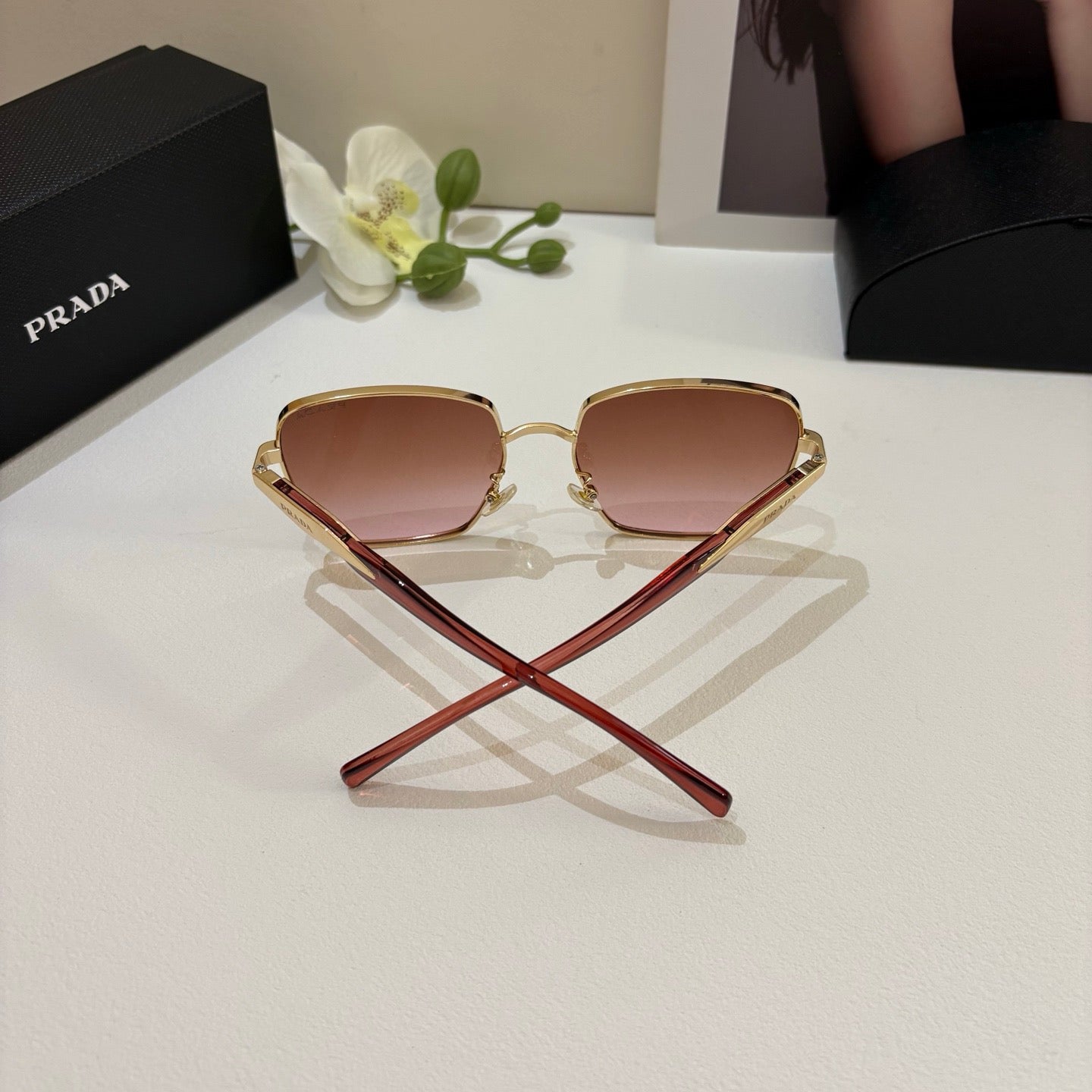 PRA Retro Round Sunnies: Luxe Vintage Vibes