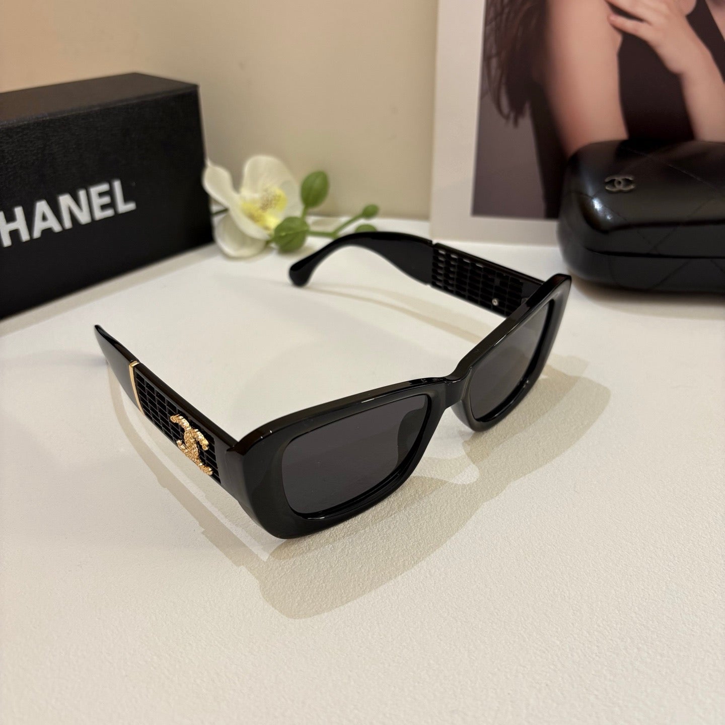 CHAN 25SS Minimalist Shades: High-End Simplicity