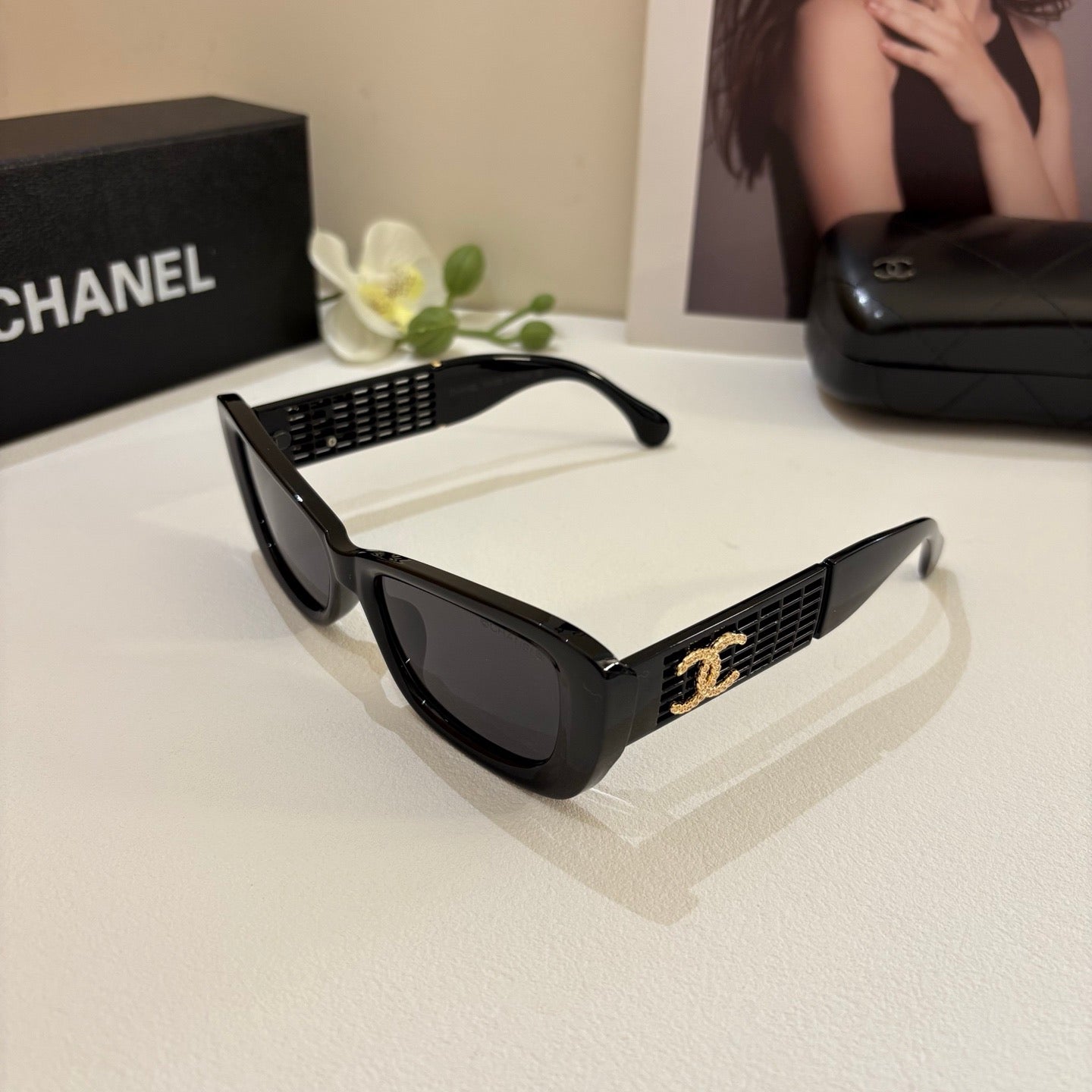 CHAN 25SS Minimalist Shades: High-End Simplicity