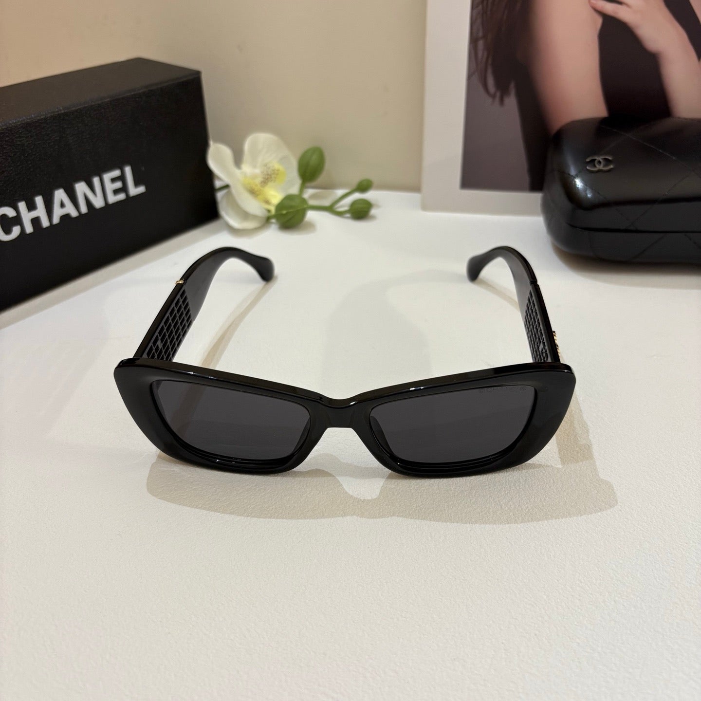 CHAN 25SS Minimalist Shades: High-End Simplicity