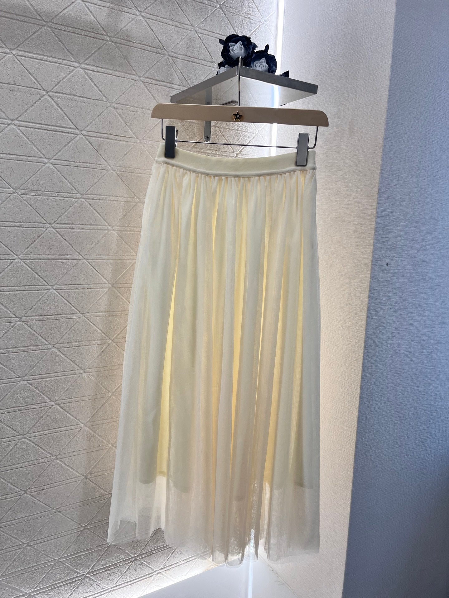 DIO 25SS Elegant Midi Skirt in Premium Fabric