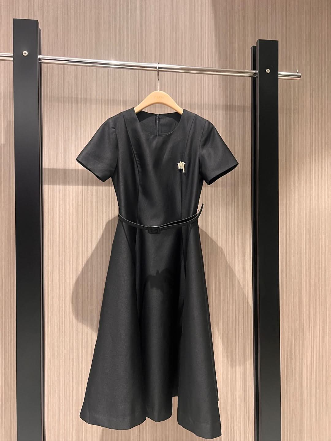 YY-Short-Sleeve Silk-Blend Dress