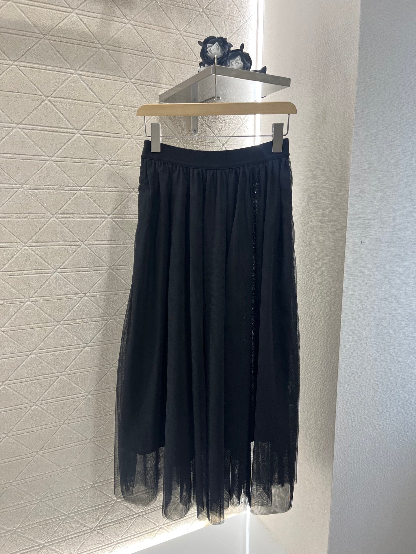 DIO 25SS Bold High-Quality Skirt with Luxe Touch