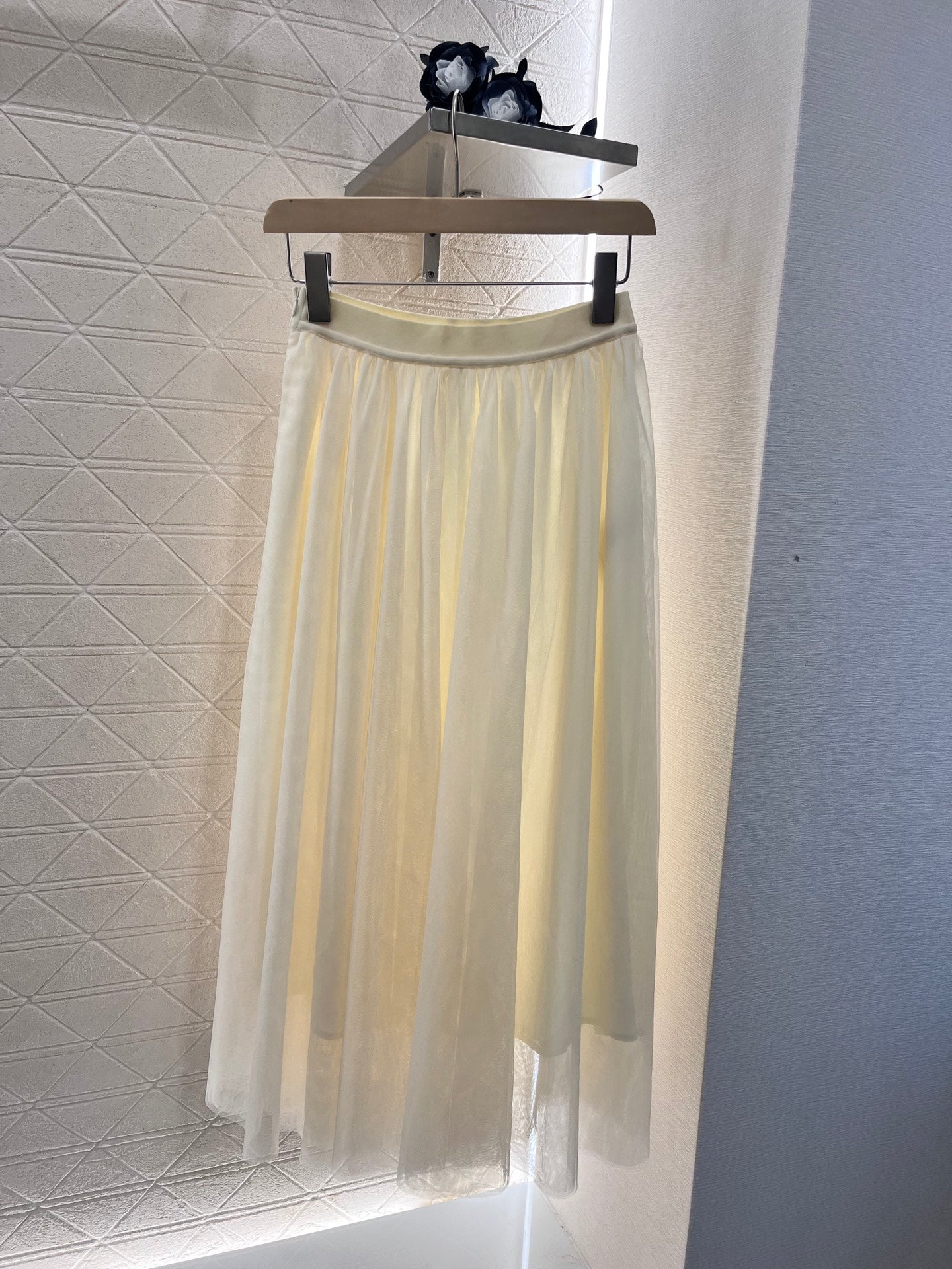 DIO 25SS Elegant Midi Skirt in Premium Fabric