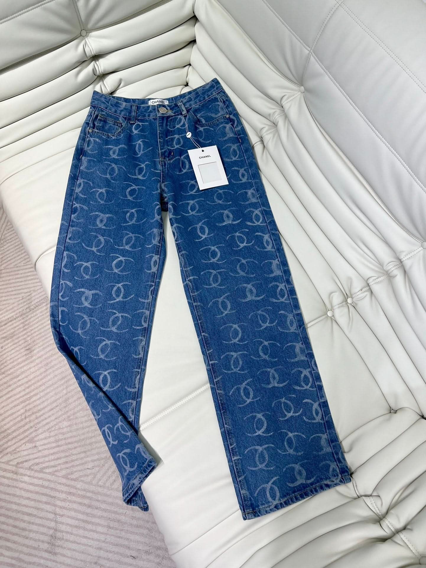 YY-Straight jeans with full lettering print