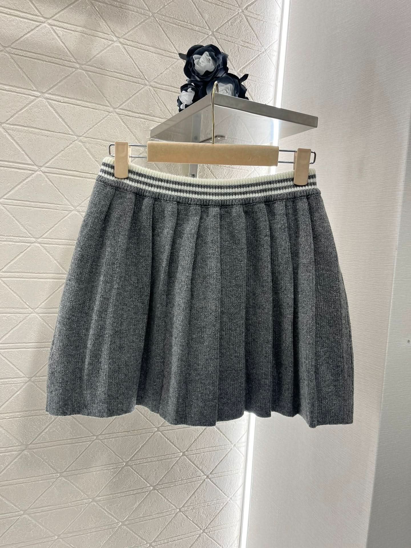 YY-Knit Pleated Skirt