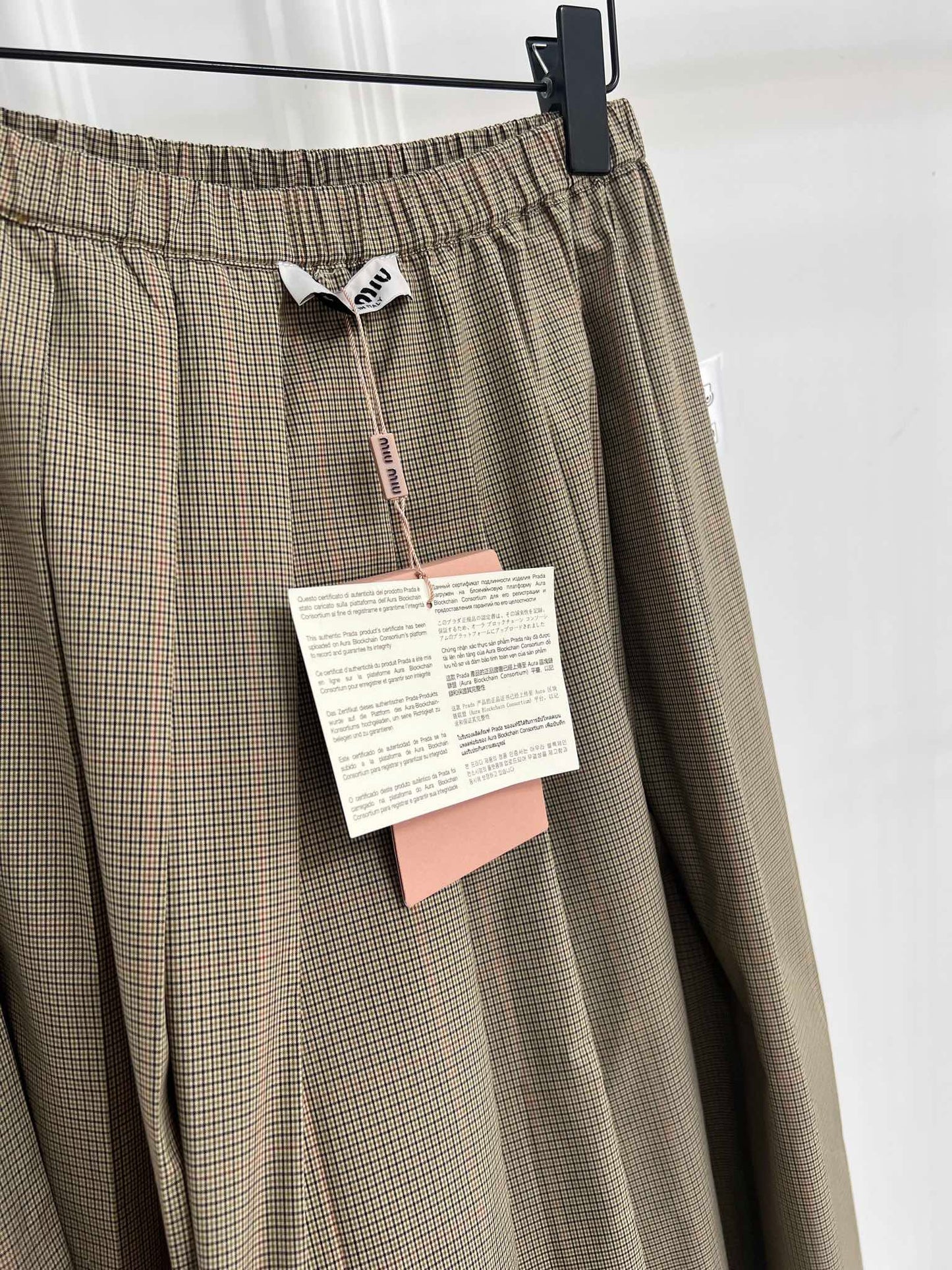 MM 25SS Retro Plaid Pleated Skirt: Premium Emblem Charm