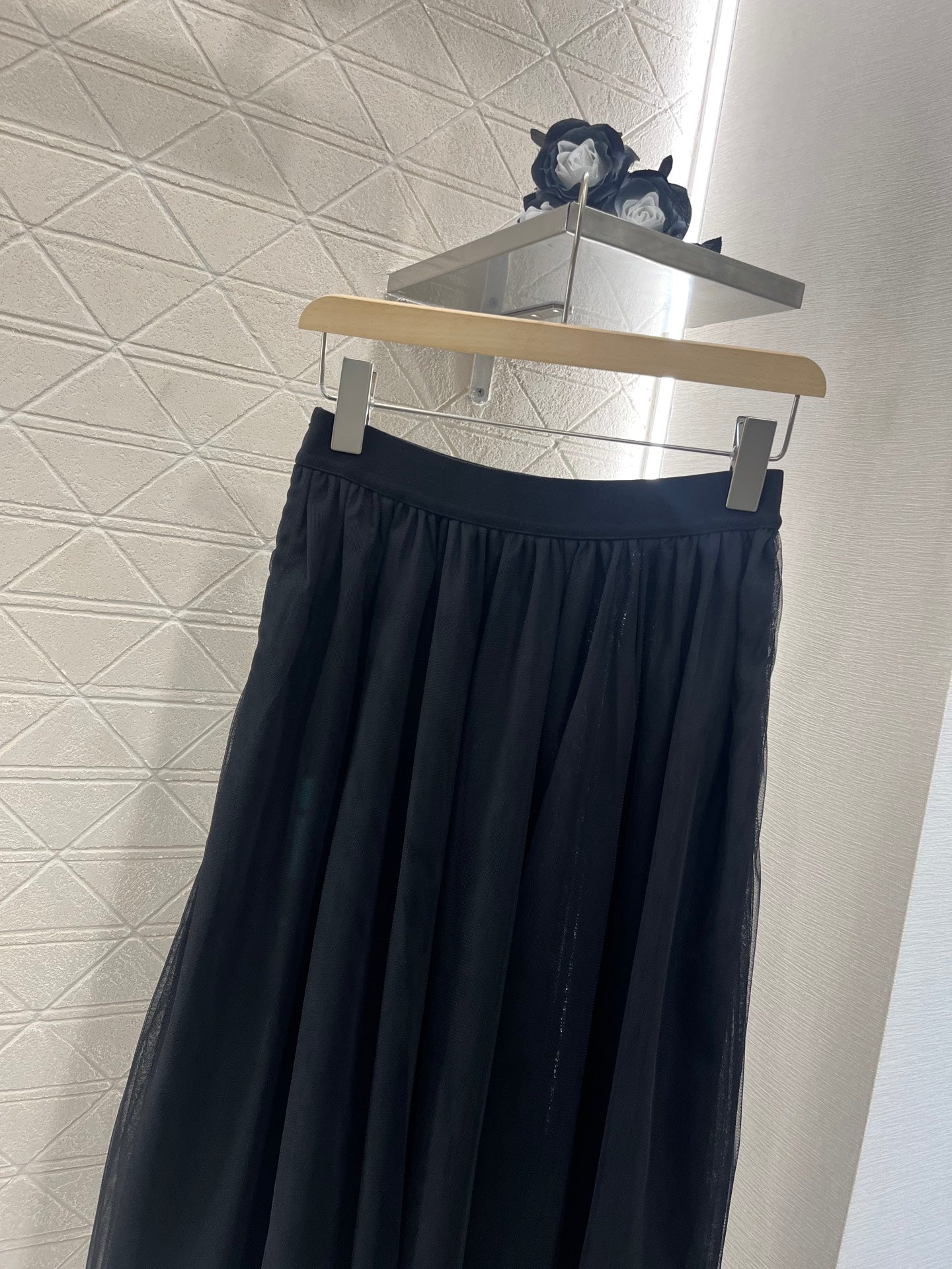 DIO 25SS Bold High-Quality Skirt with Luxe Touch