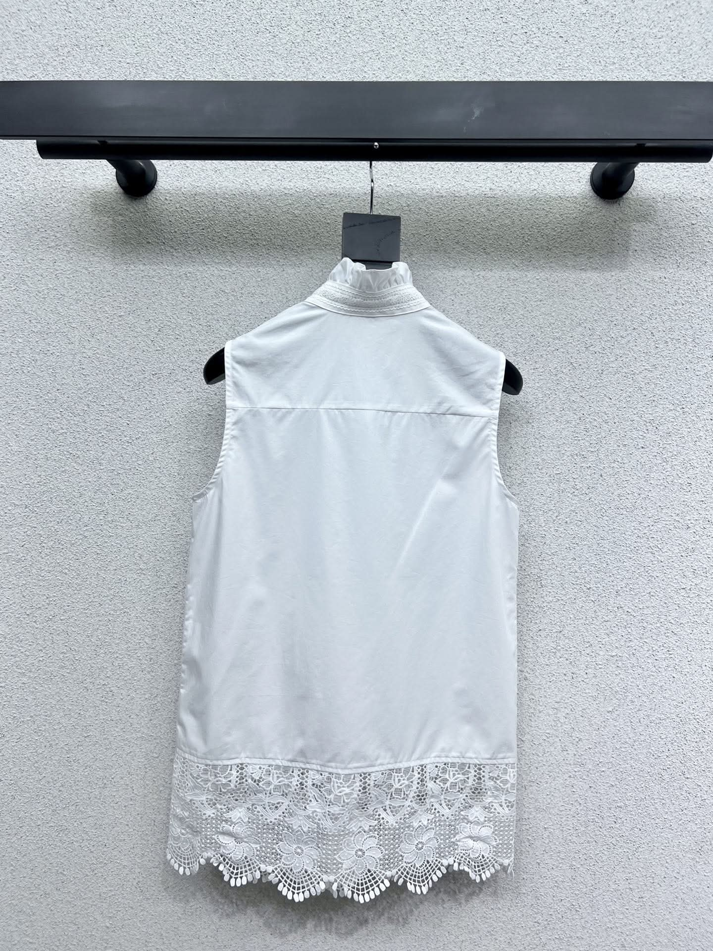 YY-Lace Trim Sleeveless Blouse