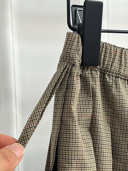 MM 25SS Retro Plaid Pleated Skirt: Premium Emblem Charm