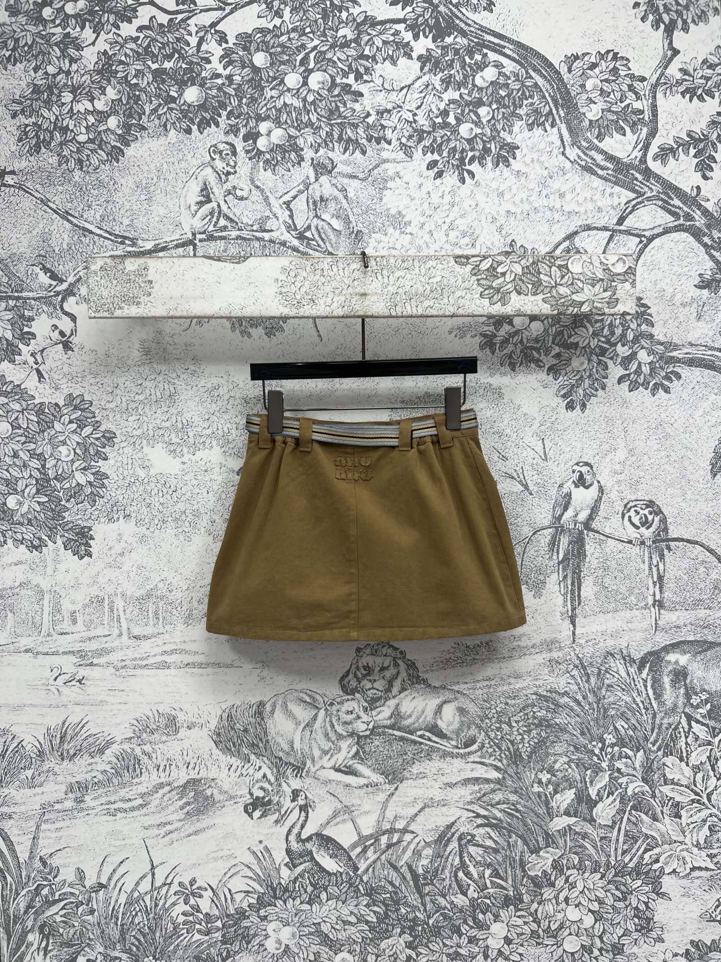 MM Chic High-Quality Mini Skirt in Luxe Fabric