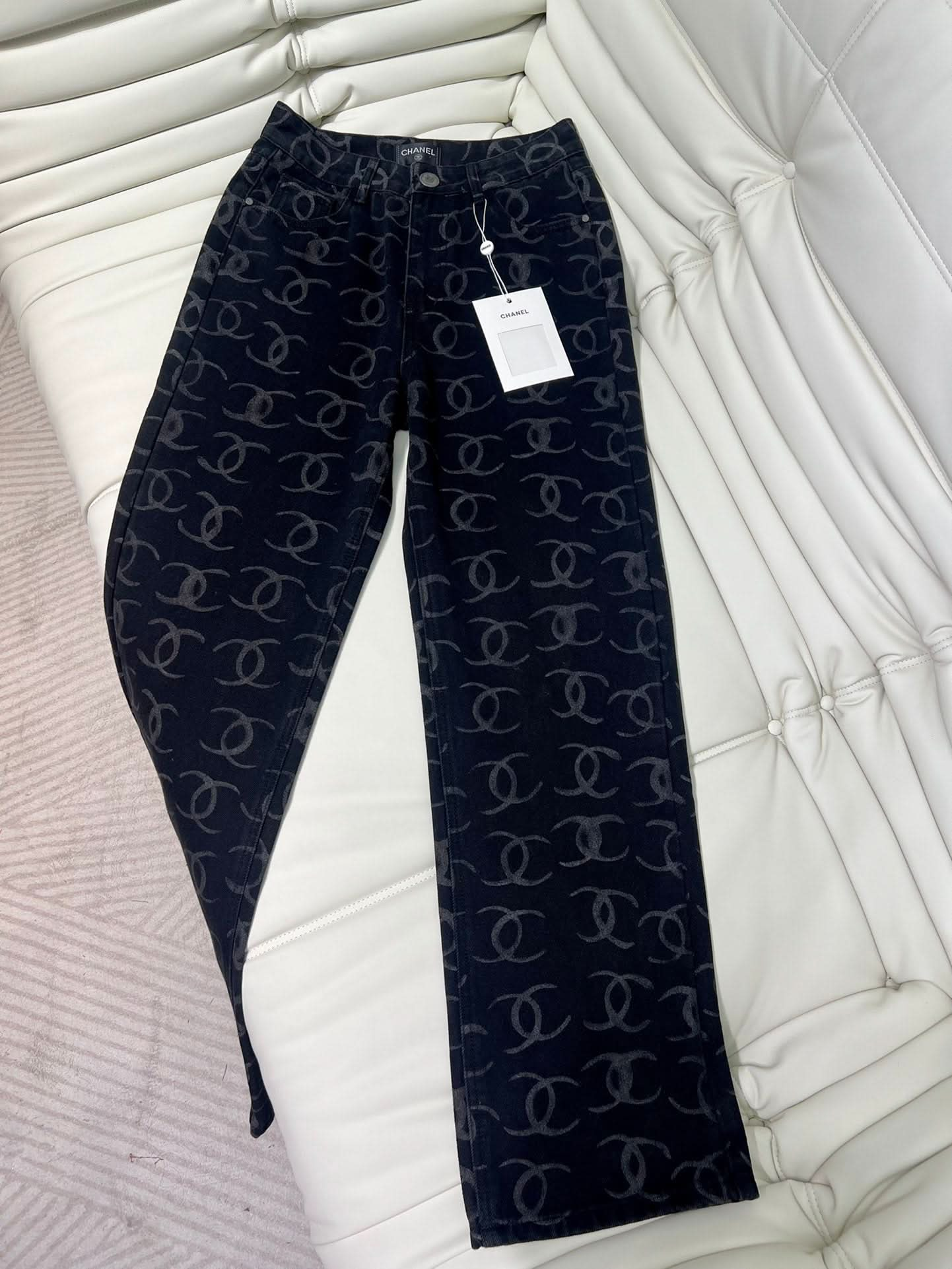 YY-Straight jeans with full lettering print