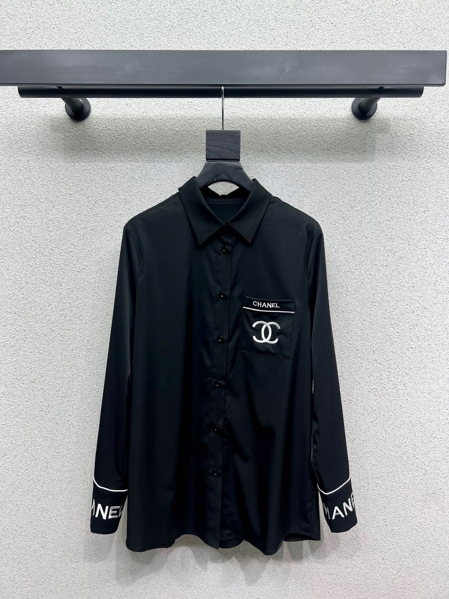 YY-Embroidered Letter Shirt