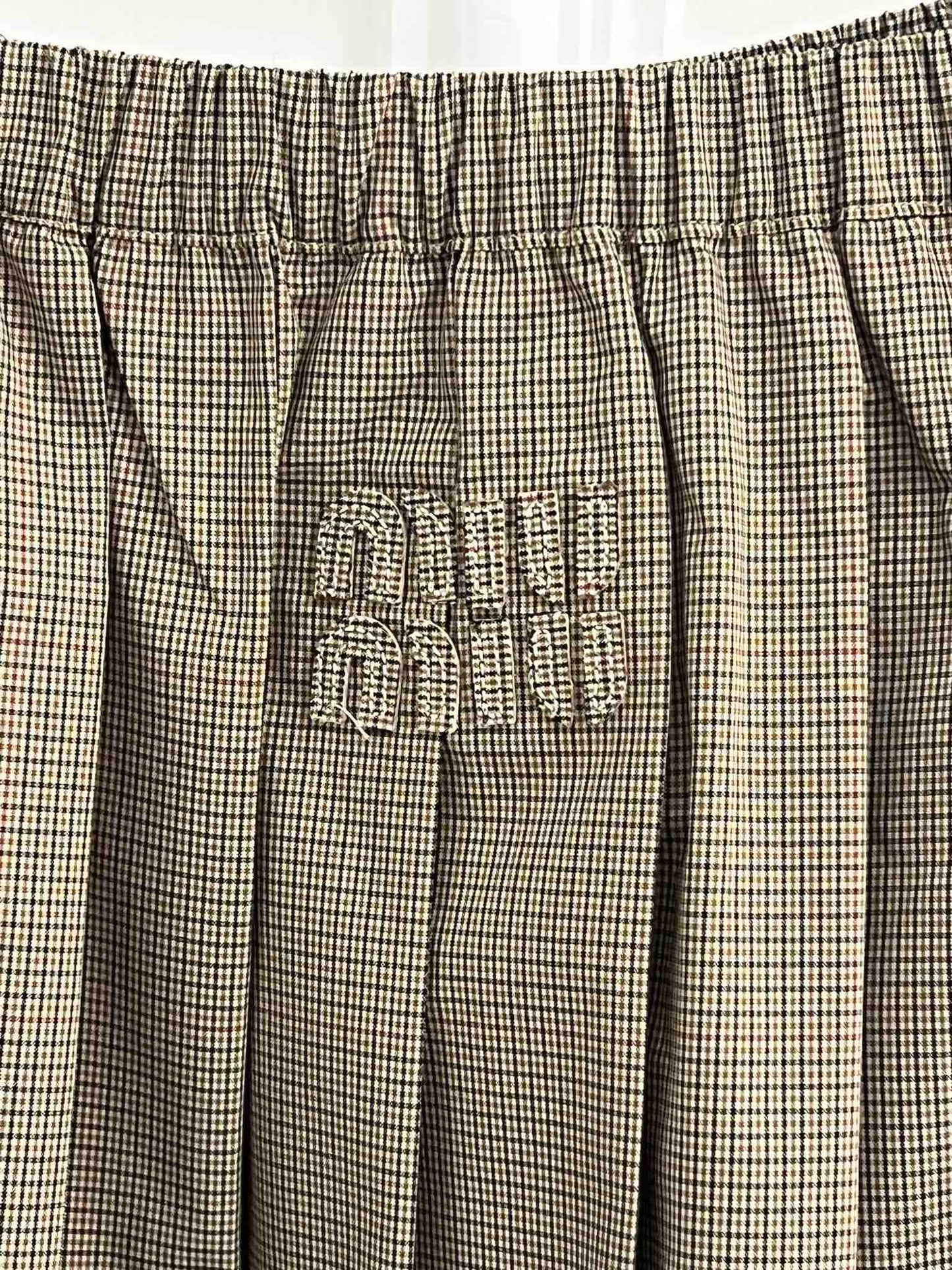 MM 25SS Retro Plaid Pleated Skirt: Premium Emblem Charm