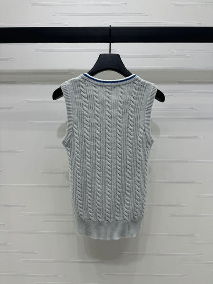 YY-Cable Knit V-Neck Vest