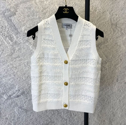 Versatile item knitted vest