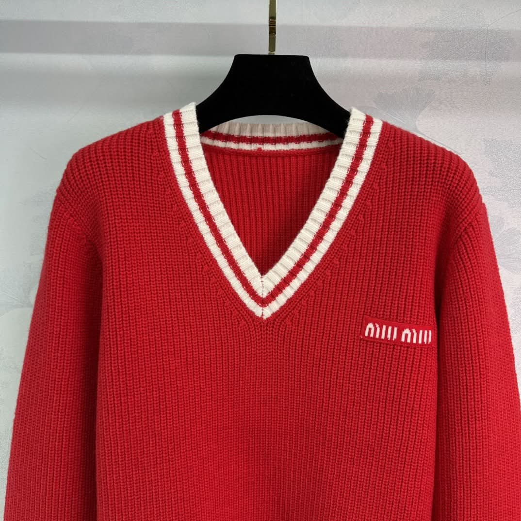 MIU25 Early Spring Classic V-neck Long-sleeved Sweater