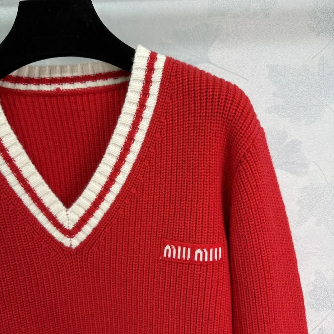 MIU25 Early Spring Classic V-neck Long-sleeved Sweater