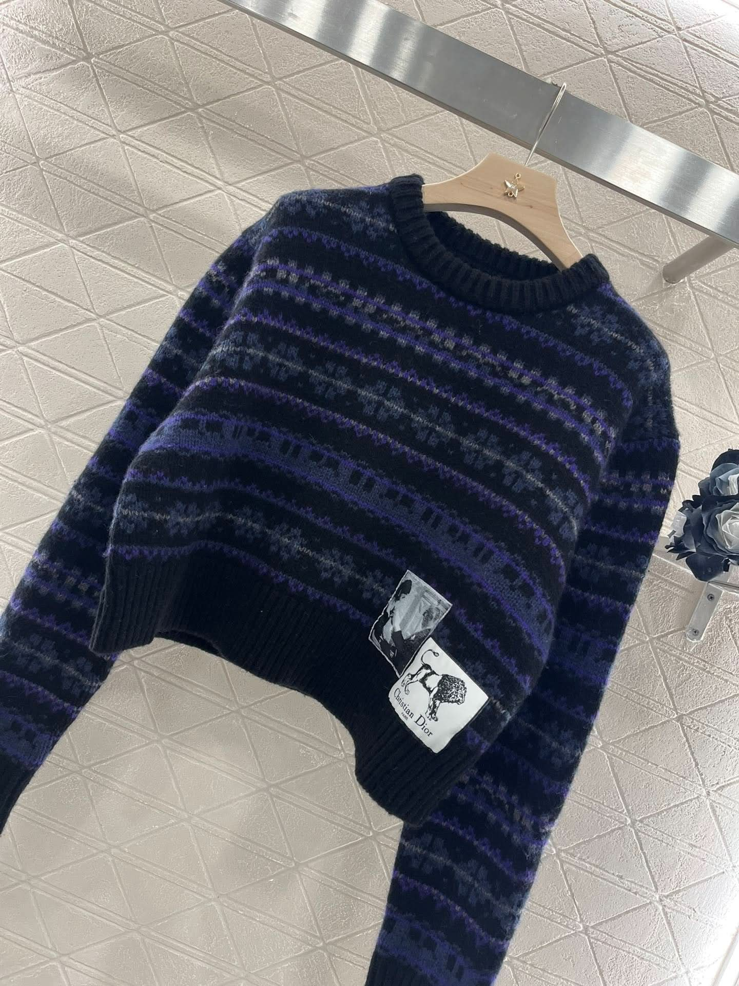 dio25 Early spring striped crew-neck sweater